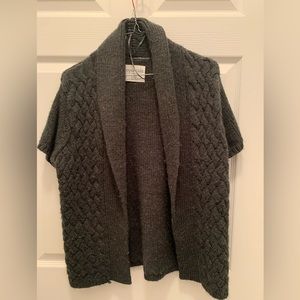 Grey short sleeve sweater